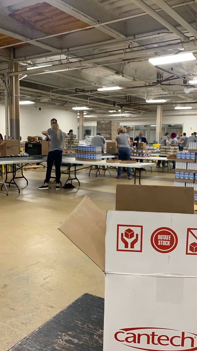 So proud of our <a href="/WGNNews/">WGN TV News</a> <a href="/NXSTMediaGroup/">Nexstar Media Group, Inc.</a> for a great morning of volunteer work.  You guys are amazeballs!!! Founders Day of Caring!  #volunteers <a href="/FoodDepository/">Chicago’s Food Bank</a> <a href="/VitalantIL/">Vitalant - Illinois</a> #NexstarCares #VolunteersROCK