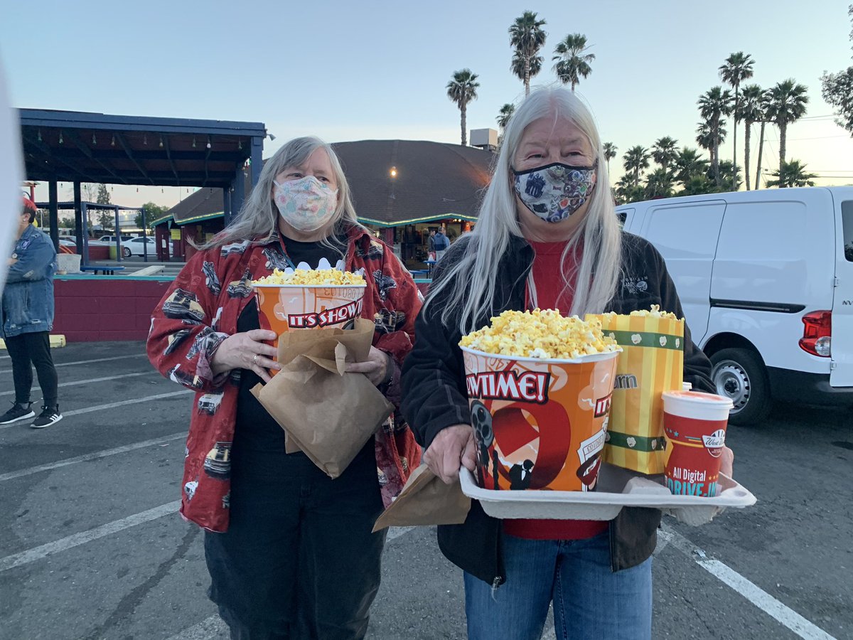 FannyTheMovie's tweet photo. Incredible USA Drive-In Premiere of @FannyTheMovie with Fanny director @BobbiJoHart bandmates @AliceDeBuhr and @briehead at @framelinefest in San Francisco! @rocks_fanny  @FannyWalked @junemillington https://t.co/HnPss2bOo5