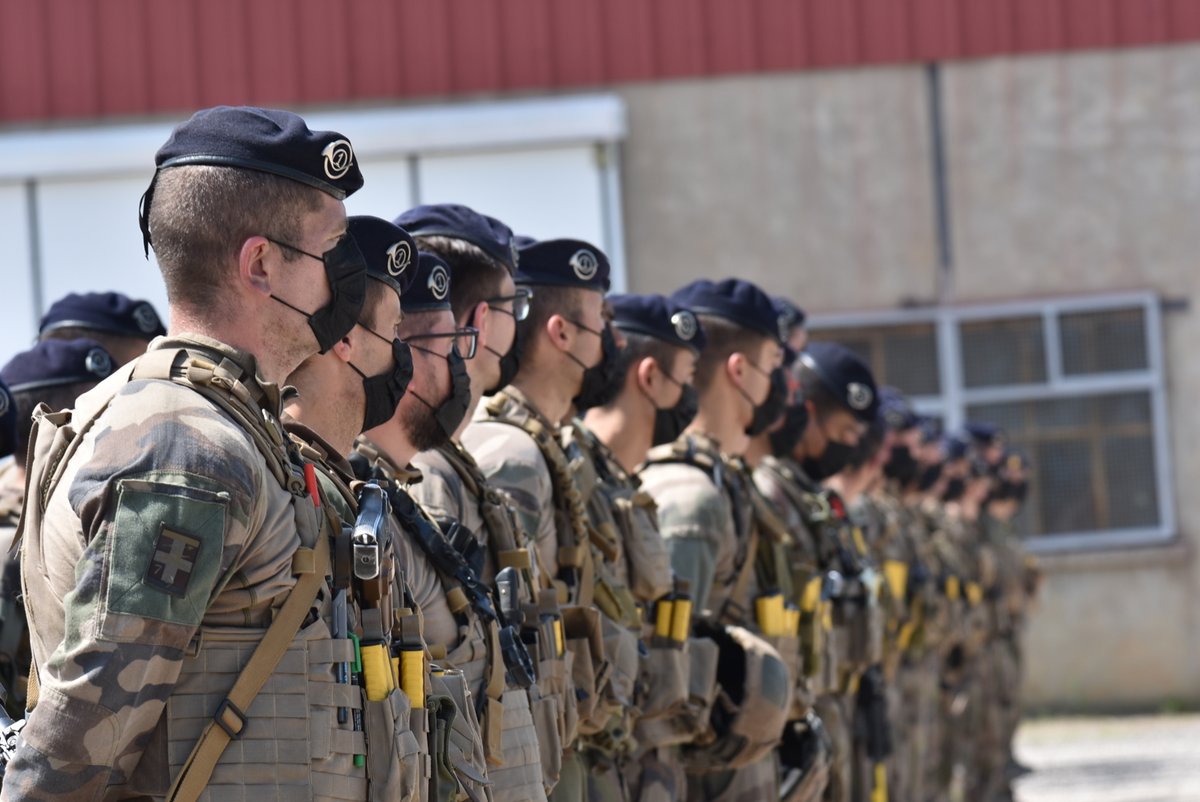 7e_brig_blindee's tweet image. [#CARSPACH2021]
Clap de fin pour l’EXTEL #7eBB, avant une phase défensive et une mission de combat sur le camp de Valdahon. A l'issue de l'exercice, rassemblement des participants pour un bilan et quelques messages du général RONDEAU, satisfait de l'exécution de cette manœuvre.