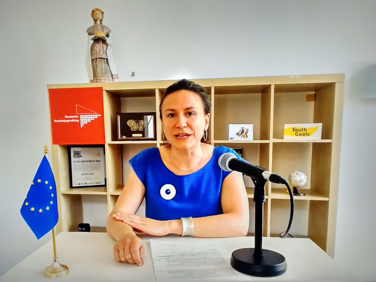 Die überzeugte und engagierte Europäerin <a href="/l_lisimaier/">Lisi Maier</a> wurde soeben vom <a href="/NetzwerkEBD/">Europäische Bewegung</a> 
mit dem #PreisFrauenEuropas 2021 ausgezeichnet und hat ihn stellvertretend für die demokratische Kraft der selbstorganisierten Jugendverbandsarbeit entgegengenommen. Herzlichen Glückwunsch, Lisi!