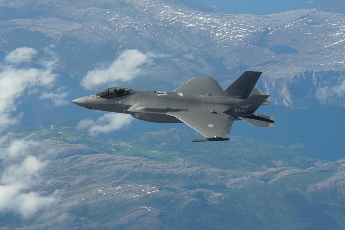 Luftforsvaret's tweet photo. For the first time, the Norwegian Air Force releases images of the F-35 in the air taken from the F-35. It is also the first time the F-35 participates in a Norwegian exercise and flies in Swedish airspace during Arctic Challenge Exercise 2021. https://t.co/cLQwIADrkk