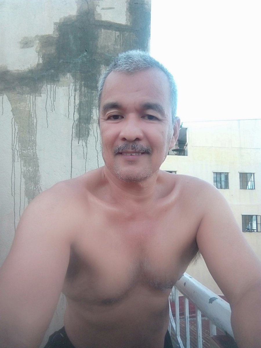 takirog's tweet photo. Roof top naman tayo mag pa pahangin tapos sabay selfie hehehe.... https://t.co/KlC4PlQuZD