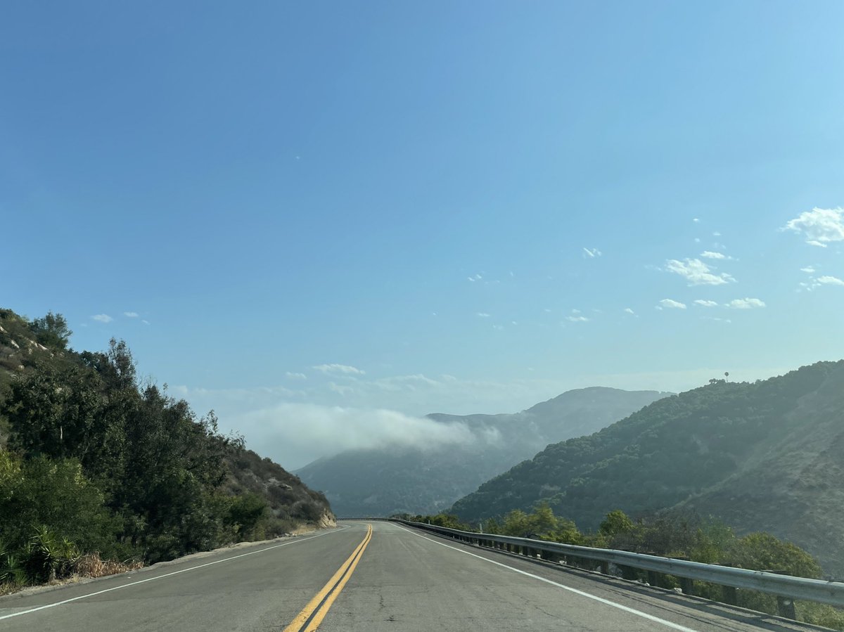 Babydoll_136's tweet photo. So cal has been under extreme heat warning.  You can’t tell from this pic, but on the other side of this part of the valley is dry drought weathered grass.  Please send rain, we are hot! https://t.co/5hmZfyLpBN