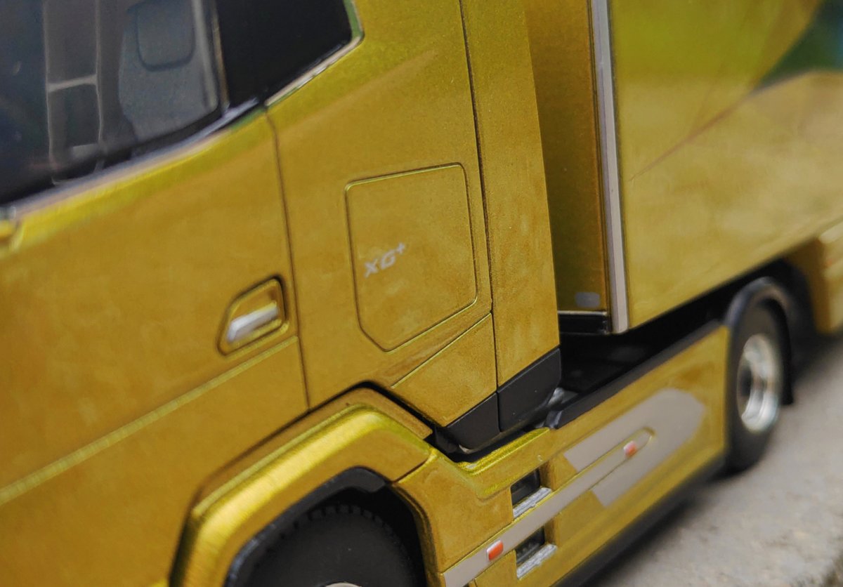 Is this the first #DAF XG+ in the UK? ✨ Quite possibly, even though it’s only a 1:50 scale model, that still counts right? 🔎🚛 New Generation DAF scale model #trucks are available to order from your local DAF dealer. #StartTheFuture