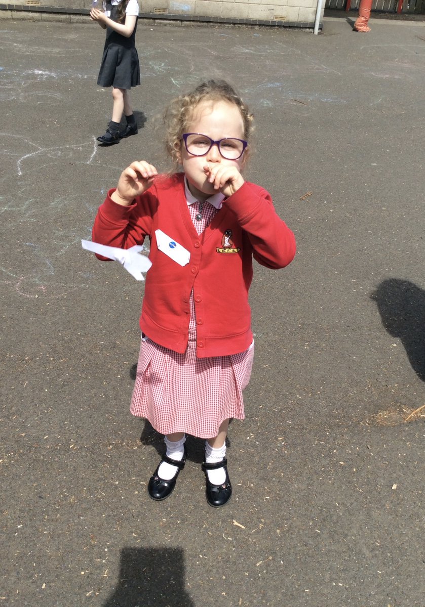 SouthGosforthFS's tweet photo. 👩‍🚀🧑‍🚀 Day Two of astronaut training involved sorting  moon rocks, creating straw rockets and showing how kind we can be by creating a card for the lonely astronaut Janet.  Mission complete! Well done Year One! 🌟 #MantleoftheExpert @TheatreAlibi @imagineinquiry https://t.co/h5DJENwF0a