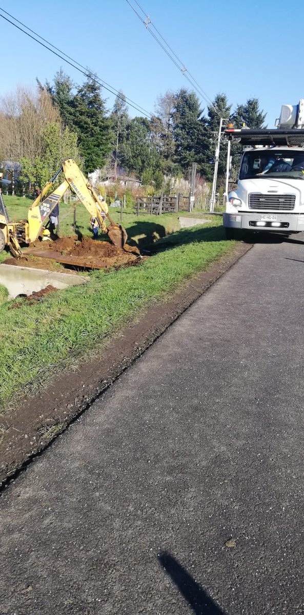 RadioSago's tweet photo. #LasLumas #sinaguapotable 340 familias están sin agua potable luego que retroexcavadora dañó tubería de APR Las Lumas, confirmó su presidenta Estela Gonzalez. Trabajan para reponer el servicio #informandoprimero https://t.co/wH0qtTMsWZ