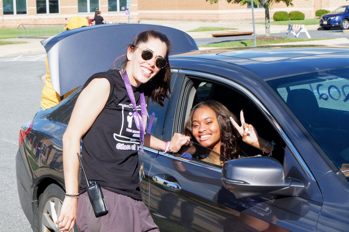 danielroz's tweet photo. We are celebrating our 8th graders with a party in the parking lot @windsormillms. #WMMSLIFE @BaltCoPS
@HiXpectations @JohnsonWMMS @kgeorgewmms #Classof2021 https://t.co/AfaXf4Kg73