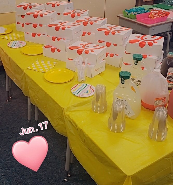 Celebrating summer school staff for another week of engaging our @hearnehusky students in learning! Thank you for your commitment to our students! #huskiesonthemove #Aliefsummer2021 #wearelit @AliefISD