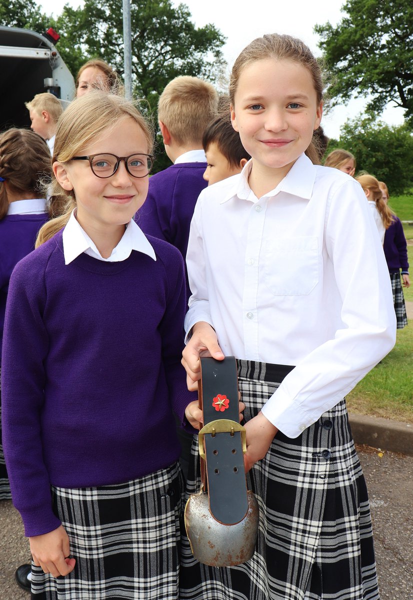 ellesmerecoll's tweet photo. @ECLowerschool had a surprise visit today courtesy of Max in Yr 6 who bought in his rare breed Swiss Blacknose Valais sheep as part of his @ESBUK presentation to the class and the class met them as part of their topic on Life Cycles in Science.
#ScienceAtEllesmere #Science #STEM https://t.co/7m28B0oys9