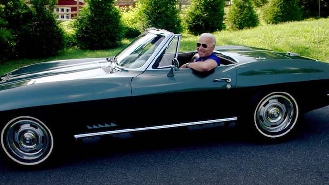 VSD_Events's tweet photo. Hola, hola, aquí @VirutasF1 que deja una cumbre bilateral con Joe Biden a bordo de su Corvette para contarte la historia de hoy a modo de #Hilo Cuando mezclas Carabinieri, aventureros, helicópteros de salvamento, Guardias Civiles y tiburones siempre salen cosas chulas. Ahí vamos! https://t.co/yPbtQMZAmP