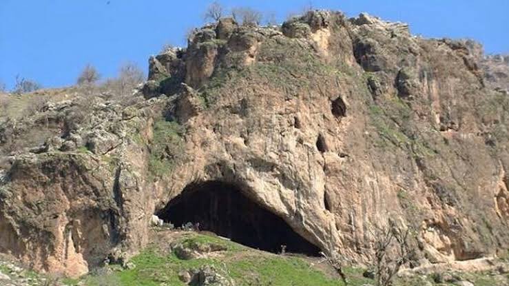 Пещера шанидар. Бар в пещере в иракском курдистане. Пещера шанидар. Шанидар иракский курдистан. Пещера неандерталь.