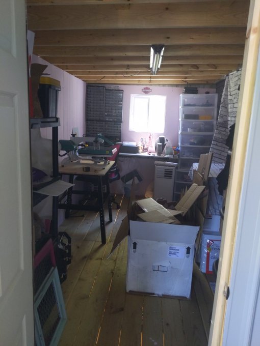 My studio is a wreck... How TF am I suppose to work like THIS? LOL https://t.co/0JbVlZ3a8V