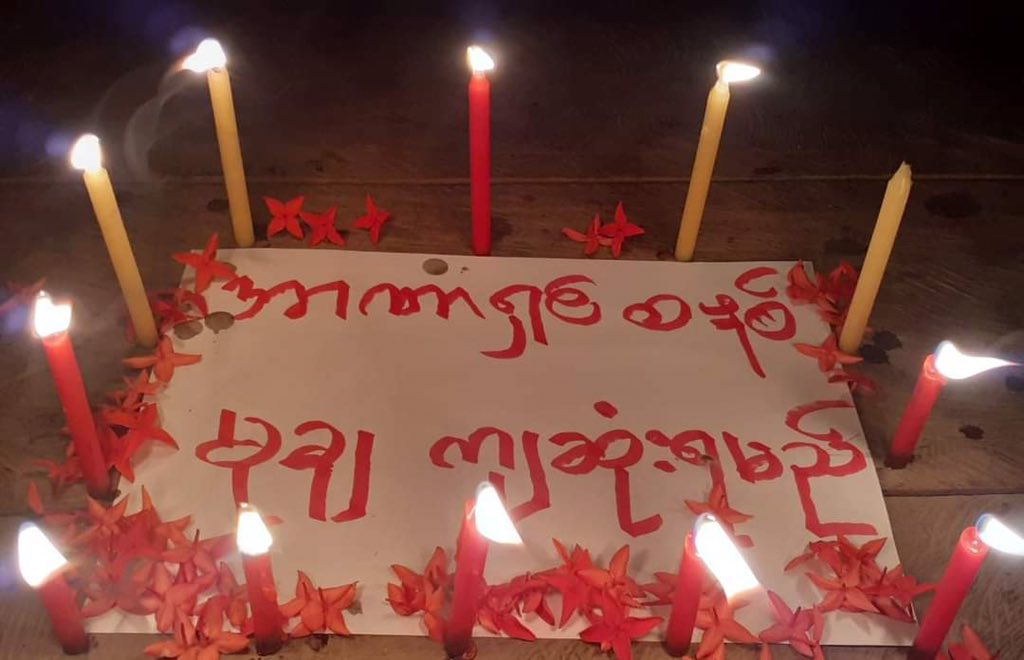 Candle Light Strike against the military dictatorship was held by the residents in Naung Kham Village in #Homalin Tsp demonstrated the support of NUG,CRPH,PDF,KIA and SNA. 

#June17Coup #WhatsHappeningInMyanmar