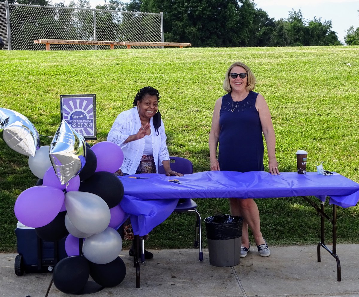 danielroz's tweet photo. Teacher of all grades show up to celebrate our 8th graders @windsormillms #WMMSLIFE @BaltCoPS @mshentzwmms @MrCrouse_44 @JohnsonWMMS @aprilmagin @McGuireTEE  #Classof2021 https://t.co/B5TYosa8B9