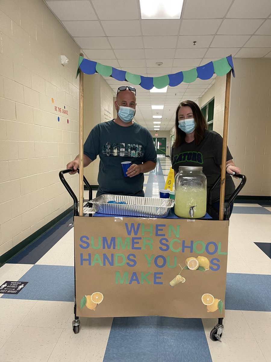 Who doesn't love lemonade on a warm summer day!!

Mr. Johnson and Mrs. Sablich delivered cupcakes and lemonade to teachers and staff today!  What a wonderful treat to wrap up the second week of Summer Learning!