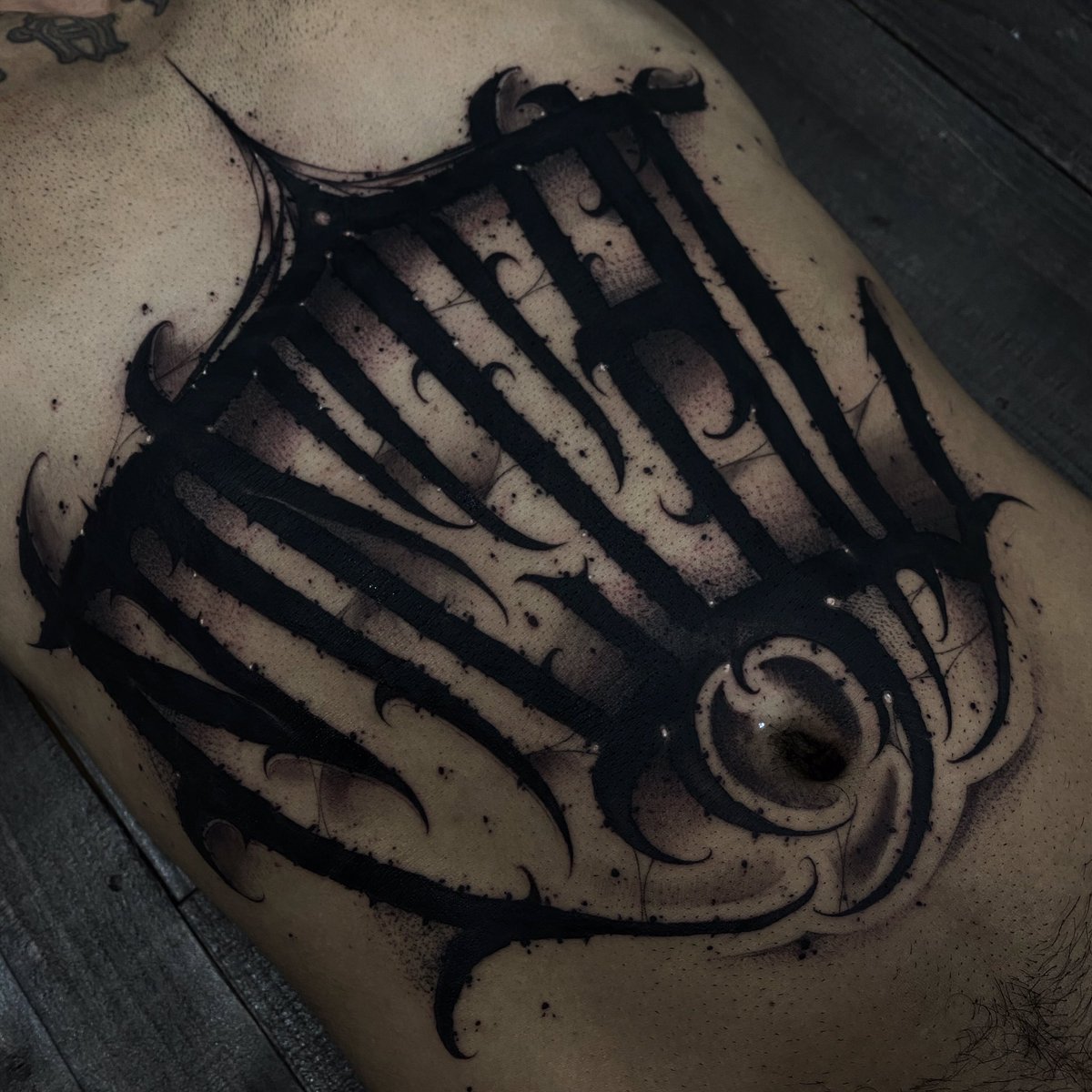 josemangin's tweet photo. I finally did it...the word that means more to me than any other word in life -> METAL <- got forever blasted on my entire stomach in an epic &amp; painful AF 8+ hr session w Houston Metalhead &amp; tattoo lettering champ #RyanTaylorTattoos check out his IG for more killer work! #Metal https://t.co/kwtx1kXiig
