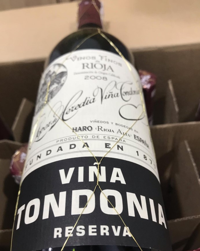 delduerowines's tweet photo. Viña Tondonia 2008, elegant wine full of attractive complexity. It’s not easy to find other wines pre-aged by a winery for so long - Tondonia is always something special and unique. 
Capable of aging for decades, this wine is also ready to drink now, if desired. https://t.co/l3RAoA8DfC