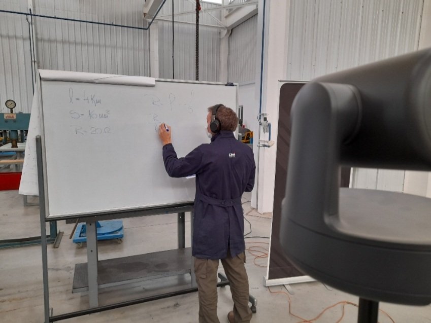 TransportedeUr1's tweet photo. IVECO lanza entrenamientos técnicos virtuales en tiempo real
 Los cursos estarán destinados a personal de todos los puntos de atención de la red de concesionarios que la marca posee en Argentina y América del Sur.
Lea más:https://t.co/9zRkkMIrCI https://t.co/7F0qMMq2go