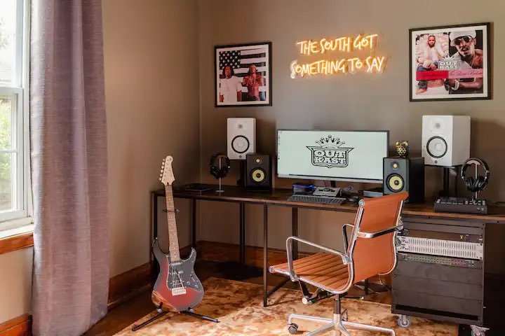 GAFollowers's tweet photo. “The Dungeon” where OutKast recorded some of their legendary songs has now been listed on AirBnB.

@BigBoi is the host and it’s located in Lakewood Heights. 🔥🔥🔥 https://t.co/aWxDJsifYc