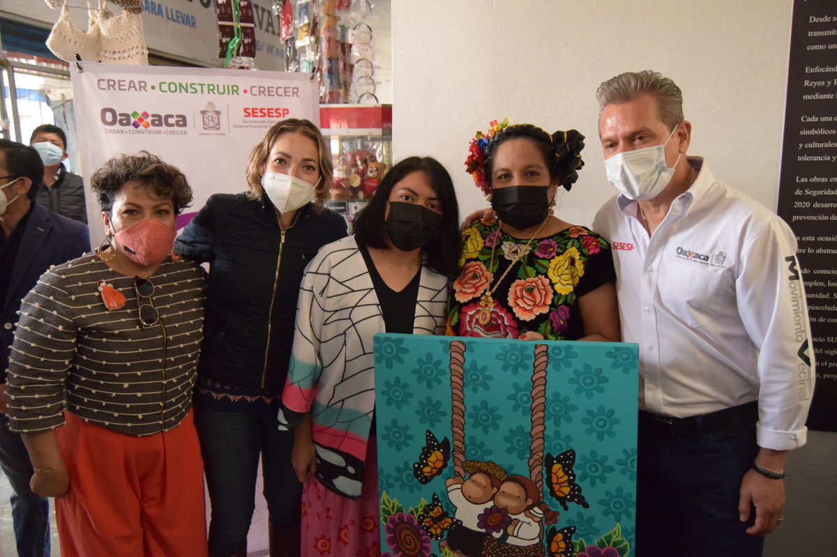 polux100's tweet photo. El arte y la prevención van de la mano. En los murales de #MovimientoVecinal del Mercado “Víctor Bravo Ahuja” participaron amigas artistas como Angela Suke, Max Sanz, Manuel Reyes y Esteban Urbieta; así como artistas urbanos del Colectivo PX21. @alejandromurat @IvetteMurat https://t.co/P8KbXGHPyl