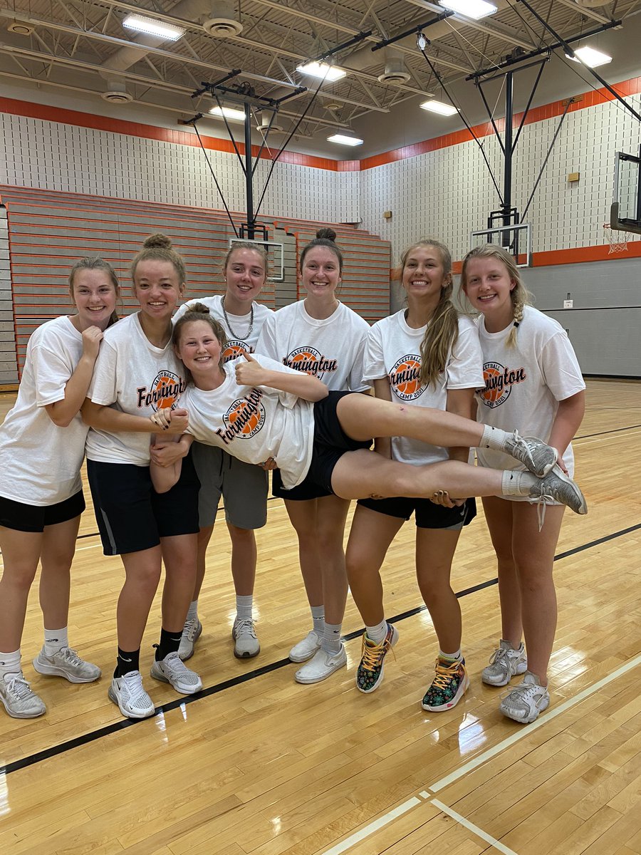 FHS_gbball's tweet image. Great enthusiasm from our coaching staff this week! Thank you! 🏀🐾