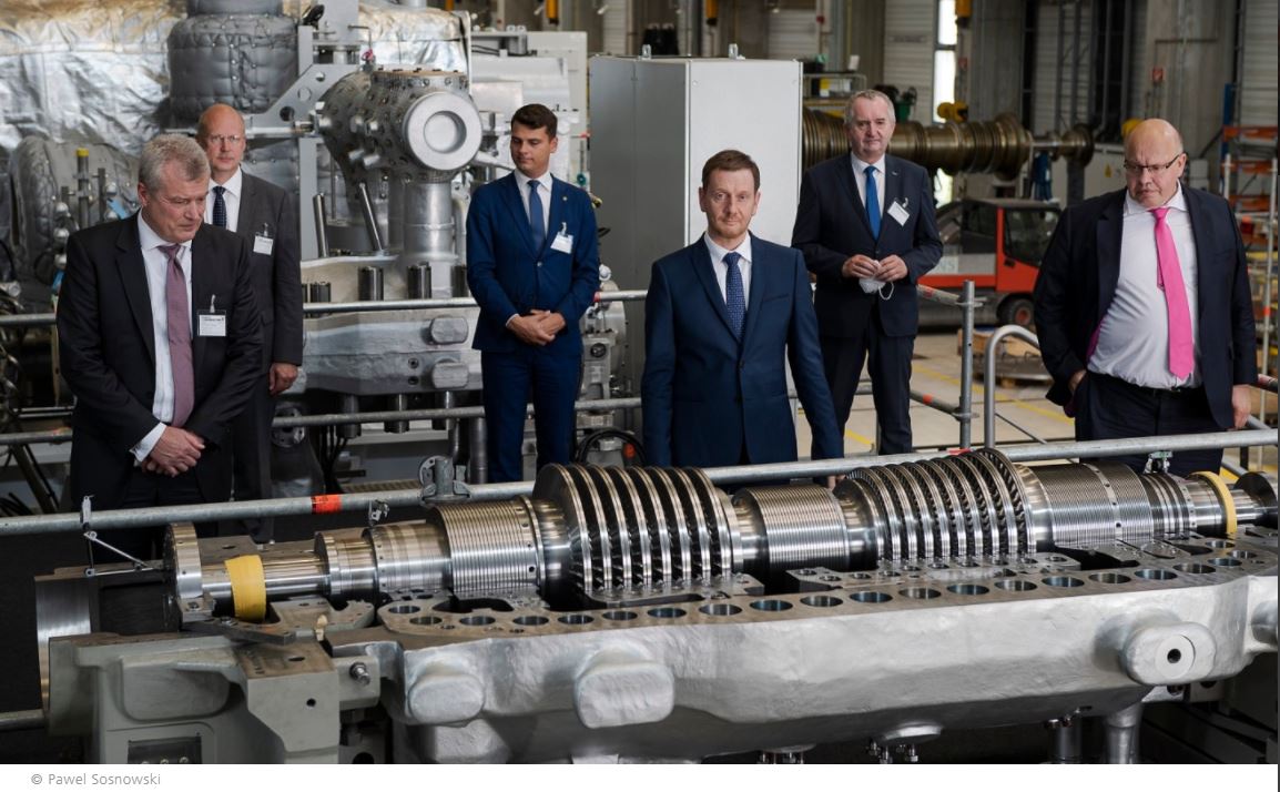 Standort des <a href="/Hydrogen_Lab_GR/">Hydrogen Lab Görlitz</a> wird der <a href="/Siemens/">Siemens</a> Energy-Innovationscampus. Heute besichtigten Sachsens MP Michael #Kretschmer &amp; Bundeswirtschaftsminister Peter #Altmaier zusammen mit weiteren Gästen die künftige Baustelle des #Wasserstoff-Testlabors fraunhofer.de/de/presse/pres…