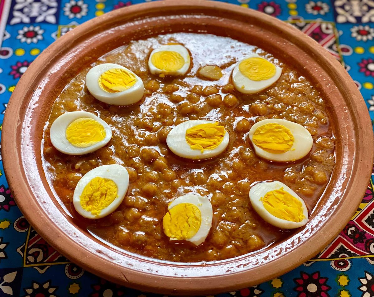 MKhawarNazir's tweet photo. ابر آلود موسم میں لاہوری چنےاور سادہ چاول ، الحمدللّٰہ
شکریہ بیگم
اللہ ہم سب کو خوشیوں کو محسوس کرنے اور ان کی قدر کرنے کی توفیق
نصیب فرمائے۔ آمین
#Chanay #Cholay #Rice #AndaChana #DrMKhawarNazir #AfshanKhawarKitchen #ShukariaBegum #AfshanKhawarPhotography #ALHAMDULILLAH https://t.co/FNbjwZtQNc