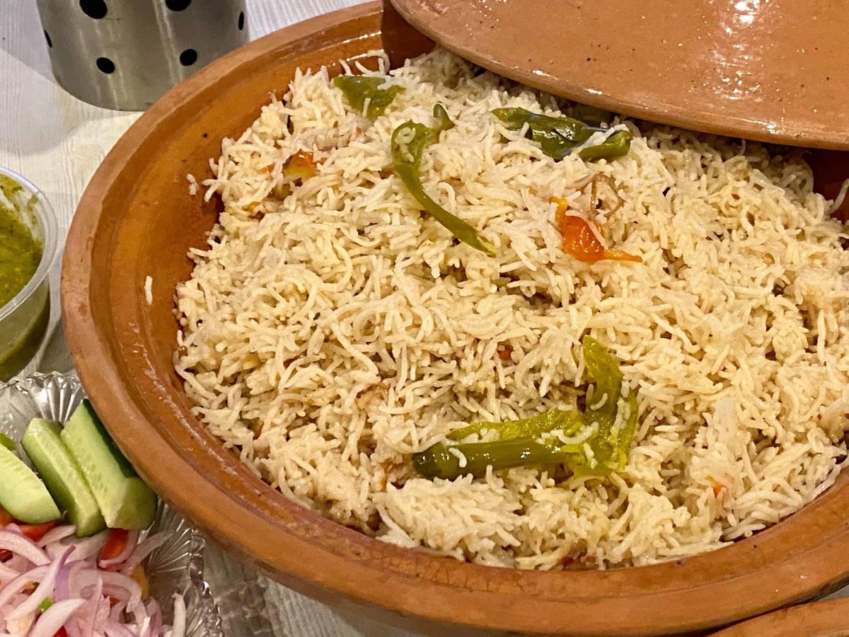 MKhawarNazir's tweet photo. ابر آلود موسم میں لاہوری چنےاور سادہ چاول ، الحمدللّٰہ
شکریہ بیگم
اللہ ہم سب کو خوشیوں کو محسوس کرنے اور ان کی قدر کرنے کی توفیق
نصیب فرمائے۔ آمین
#Chanay #Cholay #Rice #AndaChana #DrMKhawarNazir #AfshanKhawarKitchen #ShukariaBegum #AfshanKhawarPhotography #ALHAMDULILLAH https://t.co/FNbjwZtQNc