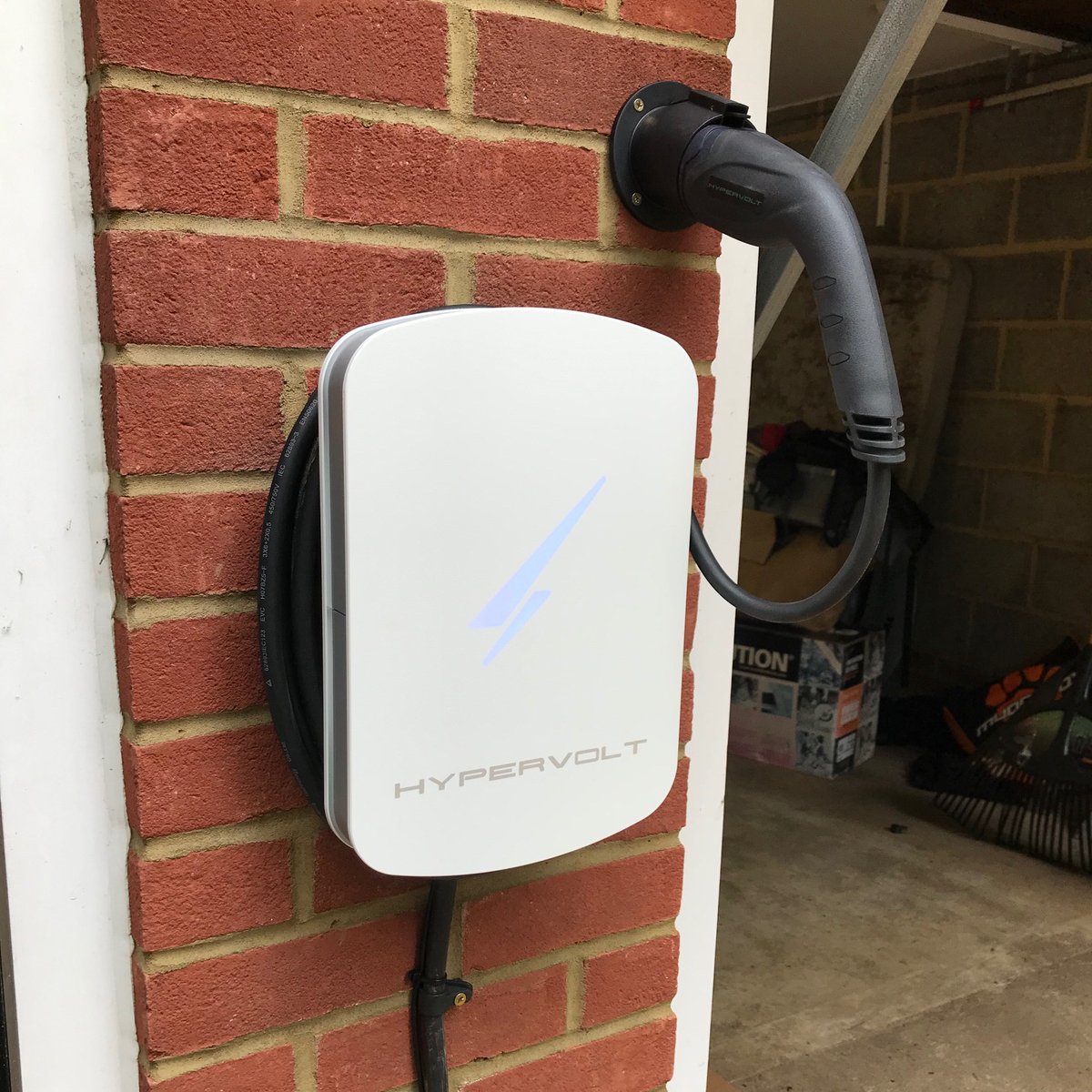 smartplc's tweet image. Ordered late last week and installed today - the Hypervolt⚡️

#evcharging #hypervolt #revolutionary #tethered #charging