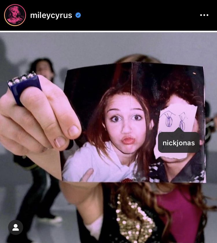 TheAffinityMag's tweet photo. Miley Cyrus celebrates 13 years of her hit single ‘7 Things,’ tags Nick Jonas in a picture from THAT iconic scene. 👑 https://t.co/cp8AKzsSp7