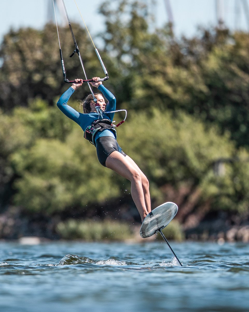 corewatersport's tweet photo. Foiling is almost a type of art... who agrees?! 😍
#GOKITING

🏄‍♀️ Alina Kornelli - Kiteboarding 
📷 @thomasburblies 
📍 Fehmarn, Germany.

#corekites #SLC #hearthesilence #gofoiling #foilbetter #foiling #kitefoil #foiltheworld #kiteboarder #foil #kitefoil #kitegirls #kitechix https://t.co/agkoZ0qUkv
