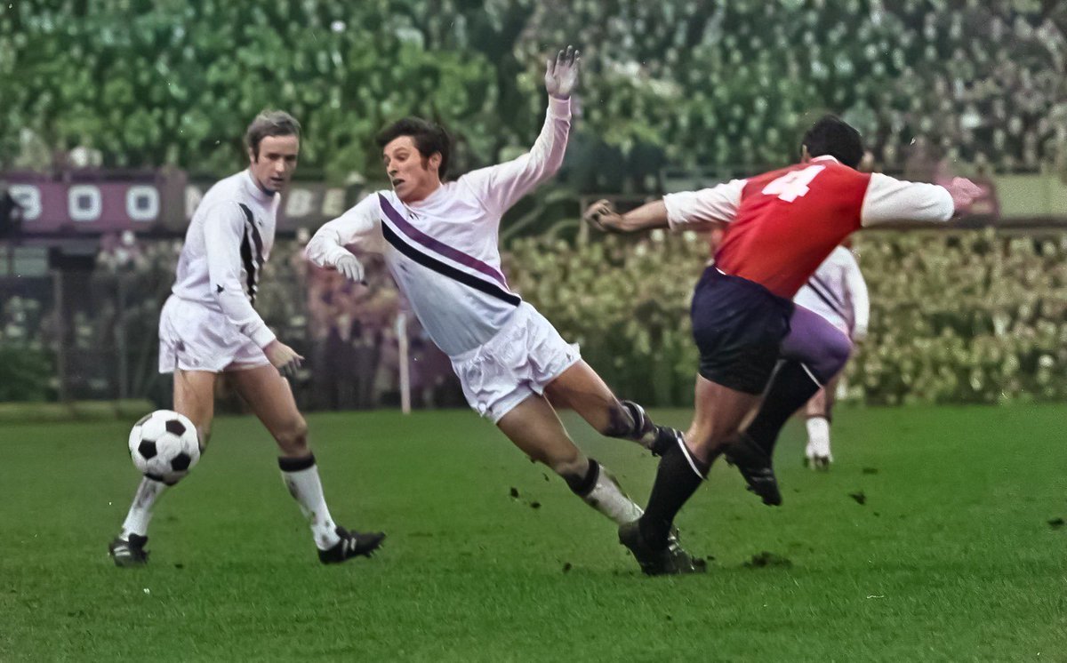 1968 speelde mijn papa Herman Heskamp voor <a href="/fctwente/">FC Twente</a> 70.000 toeschouwers tegen <a href="/feyenoord/">Feyenoord Rotterdam</a> met Epi Drost en tegen nr 4 Theo Laseroms. Mooi in kleur⚽️