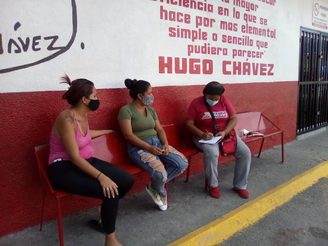 MsvPlaza's tweet photo. #17Junio A fin de impulsar la #CartografiaSocial se realizó reunión informativa con Brigadistas del Sector La Redoma de Ruiz Pineda @luiscarPSUV @HectoRodriguez @MervinMaldonad0 @NicolasMaduro #PuebloDefensorDeLaPatria https://t.co/OY0aj01COT
