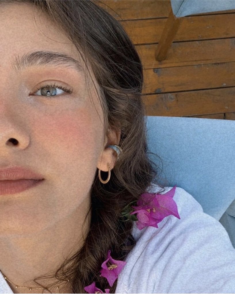 eylullneslim's tweet photo. Çiçek kızım benim🍃🌸🌼
#NeslihanAtagül @neslihanatagul https://t.co/Ns5ccg1h3W