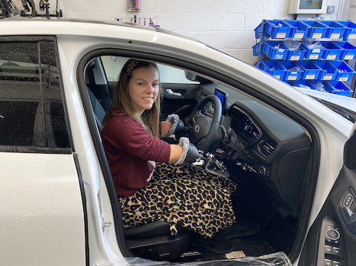DrivingMob's tweet photo. Izzy, aged 16 and quadruple amputee, has just received her brand-new adapted car and started specialist driving lessons thanks to the Derby-based Driving Mobility centre 👉 https://t.co/KZ7pidYwzE
#MyDrivingMobility #amputation #DrivingAssessments #disability #adaptedvehicles https://t.co/oErTMZ7Yr2