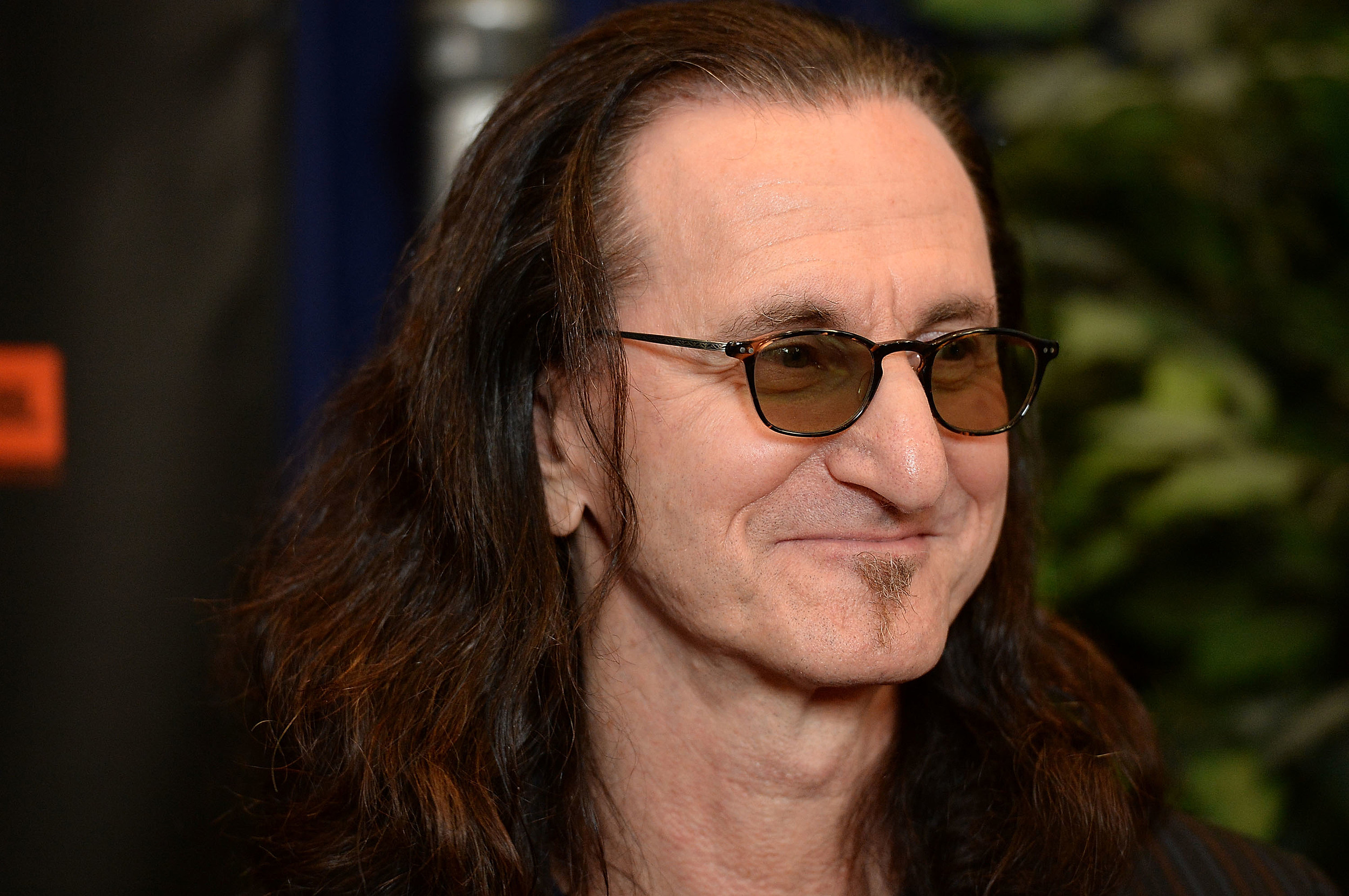 Damon Murphy on X popesfeet Put a pair of small frame glasses on him and you got Geddy Lee 100 https t STKn9ALro2 X