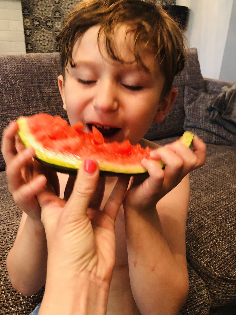 BornAnxious2018's tweet photo. Oscar has been wiped out with a bug , he bounces back by impressively smashing a watermelon on the floor and trying chunk #sickbug #newfood #wonderkid #bornanxious https://t.co/bYfT9u6Ei5