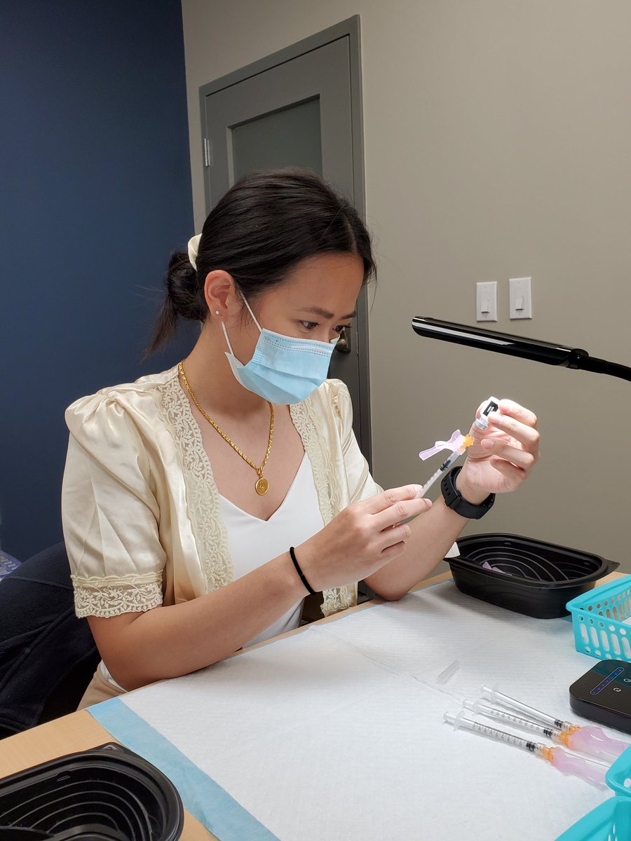 KhrystineWaked's tweet photo. Rachel is our 4th year @UWPharmacy clinical rotation student @FhtNew - For her last week, she's been helping run our Covid Vaccine Clinic. #FutureofPharmacy #TeamVaccineWR #TeamVaccineNVFHT https://t.co/pBXnoBqxuu