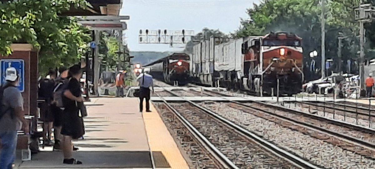 JillTheWheel's tweet photo. @OnTheMehtra "Slow and steady wins the race." 🚂 🚂 🚂
Rail Safety Tip - #StandBehindTheYellowLine https://t.co/Q2vUIo0xd9