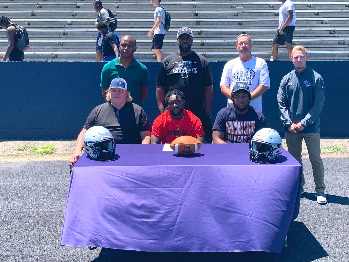 WillieEdmunds10's tweet photo. I am 💯% committed to Youngstown State University @fbcoachdp @ysufootball!! @1TimJohnson @Devon_13_ @andrejones1185
@CoachP_eterson
#GoGuins // #GritU
#BeUnrivaled #UnrivaledProcessExposure https://t.co/e0xUrjgrse
