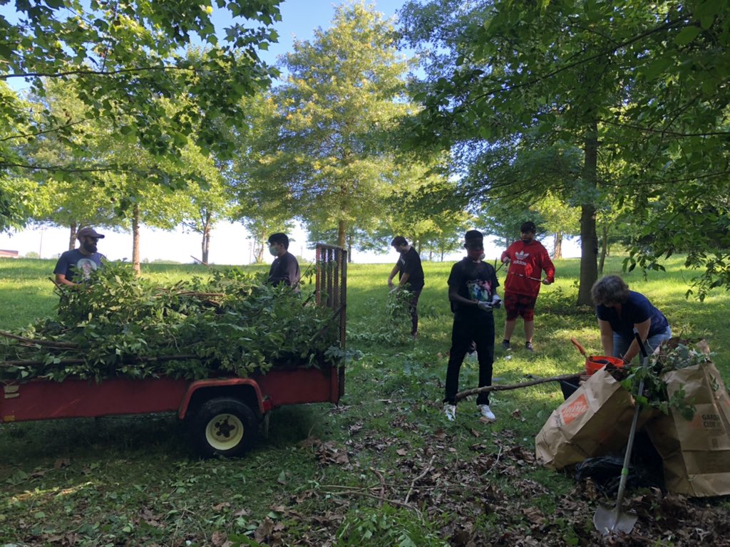 burkhrob's tweet photo. A great morning cutting trails and clearing a study area near the stream at WHS.  Thanks to all admin, students, and teachers who helped. @wcpsmd @Burkhart87 @WilliamsportHS https://t.co/fzTx3YmwJo