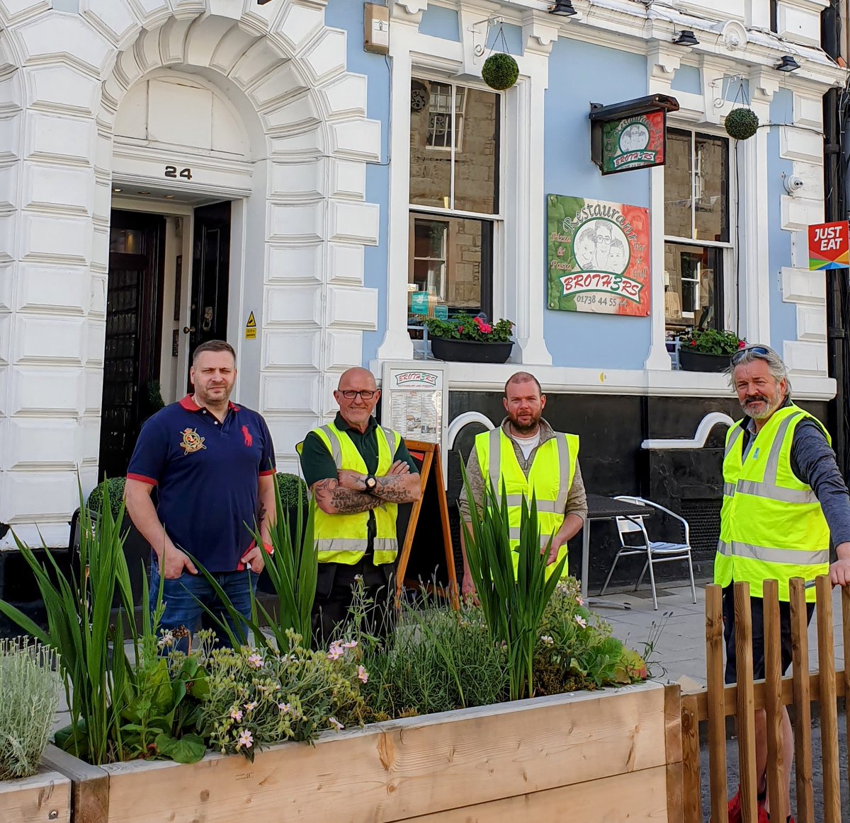 An example of the fortuitous meetings that good outdoor #spacesforpeople bring about! >>Met by chance the PKC guys putting in the new planters for Broth3rs on George Street.  Owner Christian will get several more tables outside.🍕🍷Here he is with David, Steven &amp; Nick.😄🍀🌿🌼🌸