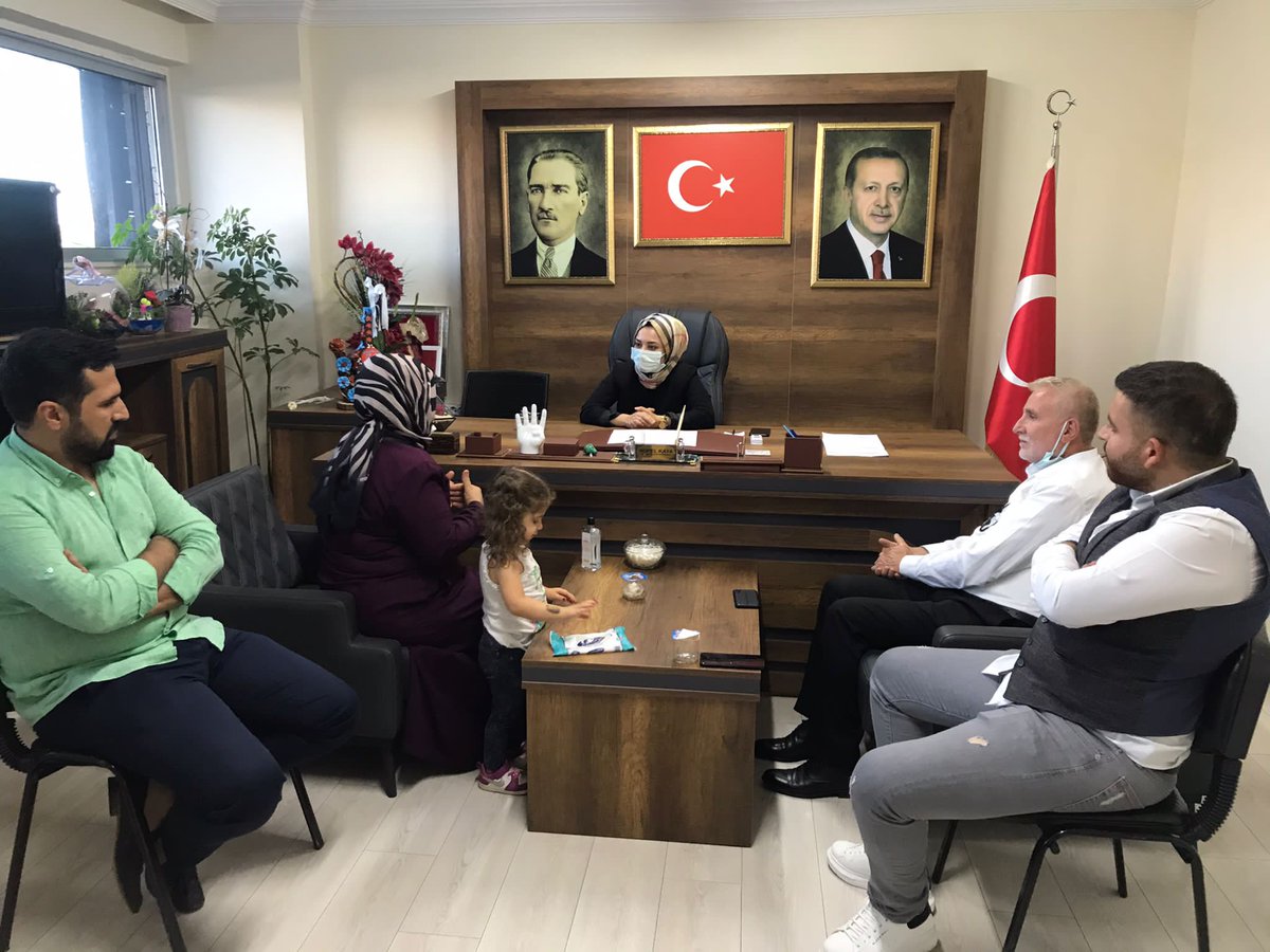 Nupelkyamiroglu's tweet photo. İlçe Başkanlığımızı ziyarette bulunan hemşehrilerimizle bir araya gelerek sorun ve taleplerini dinledik.

#Benkardeşinizim
#EzXwişkaWeMe
#EWayeŞımaYa https://t.co/9Xn3E61L26