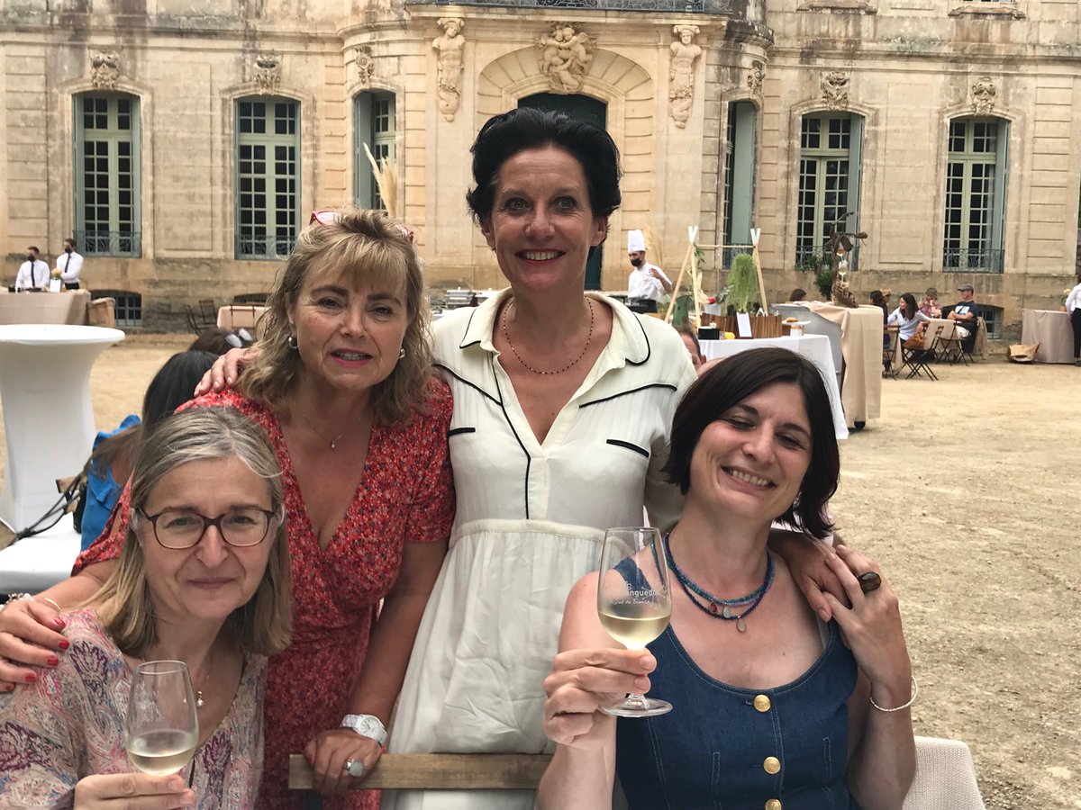 TDVredacChef's tweet photo. La team ⁦@TerredeVins⁩ Languedoc Roussillon est au château de l’Engarran pour la première soirée les Folies de l’Engarran l’afterwork élégant avec l’excellent traiteur Cabiron au brasero ⁦@VinsPaysdOcIGP⁩ ⁦@VinsduLanguedoc⁩ ⁦@Occitanie⁩ https://t.co/eIBiTj32Xc