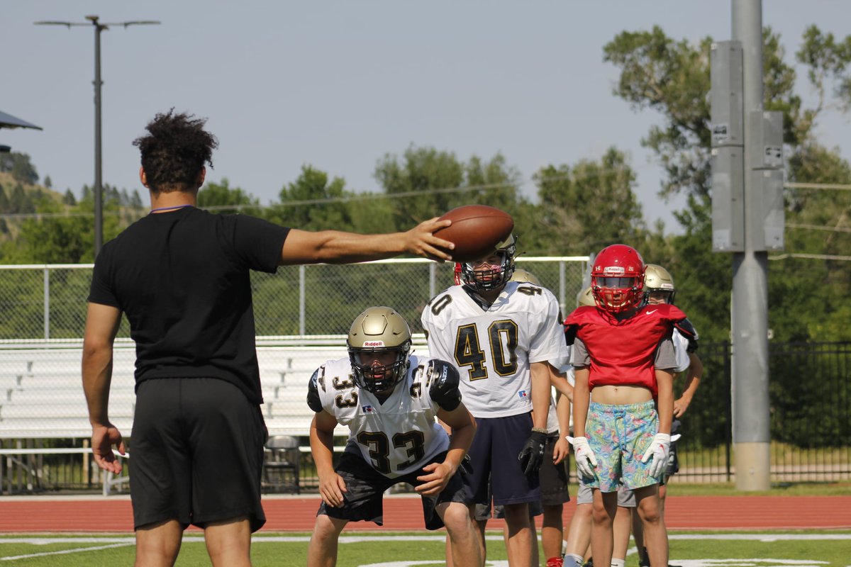 BHSUFB's tweet photo. We're wrapping up our final session of camps today and tomorrow hosting 11-man high school teams! https://t.co/BPzXZbv3ho