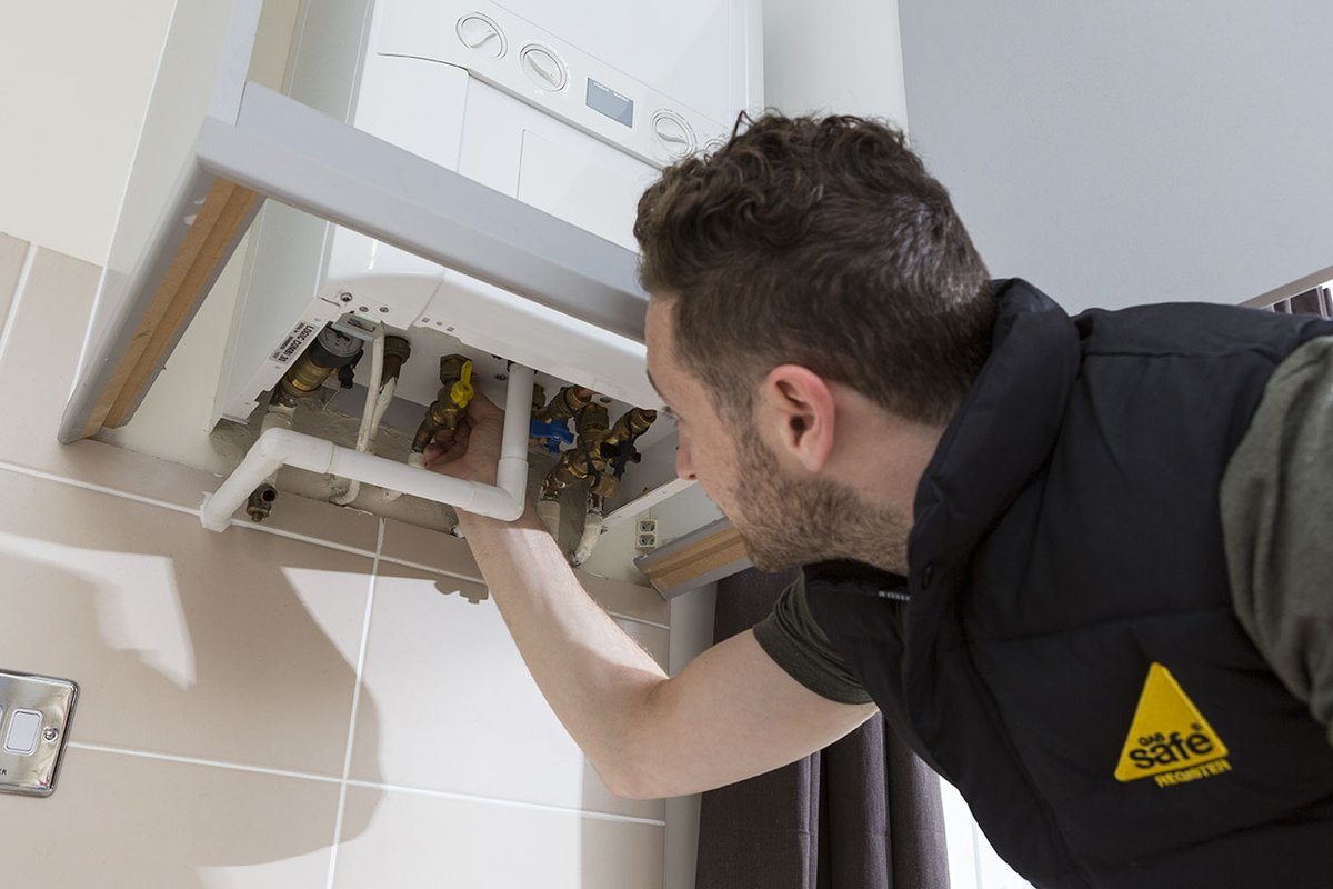 GasSafeRegister's tweet photo. Remember to have your gas appliances safety checked annually by a Gas Safe registered engineer! You can find one on our website: https://t.co/IabyNMXxBu #GasSafe #findanengineer https://t.co/iwLTzkcyBV