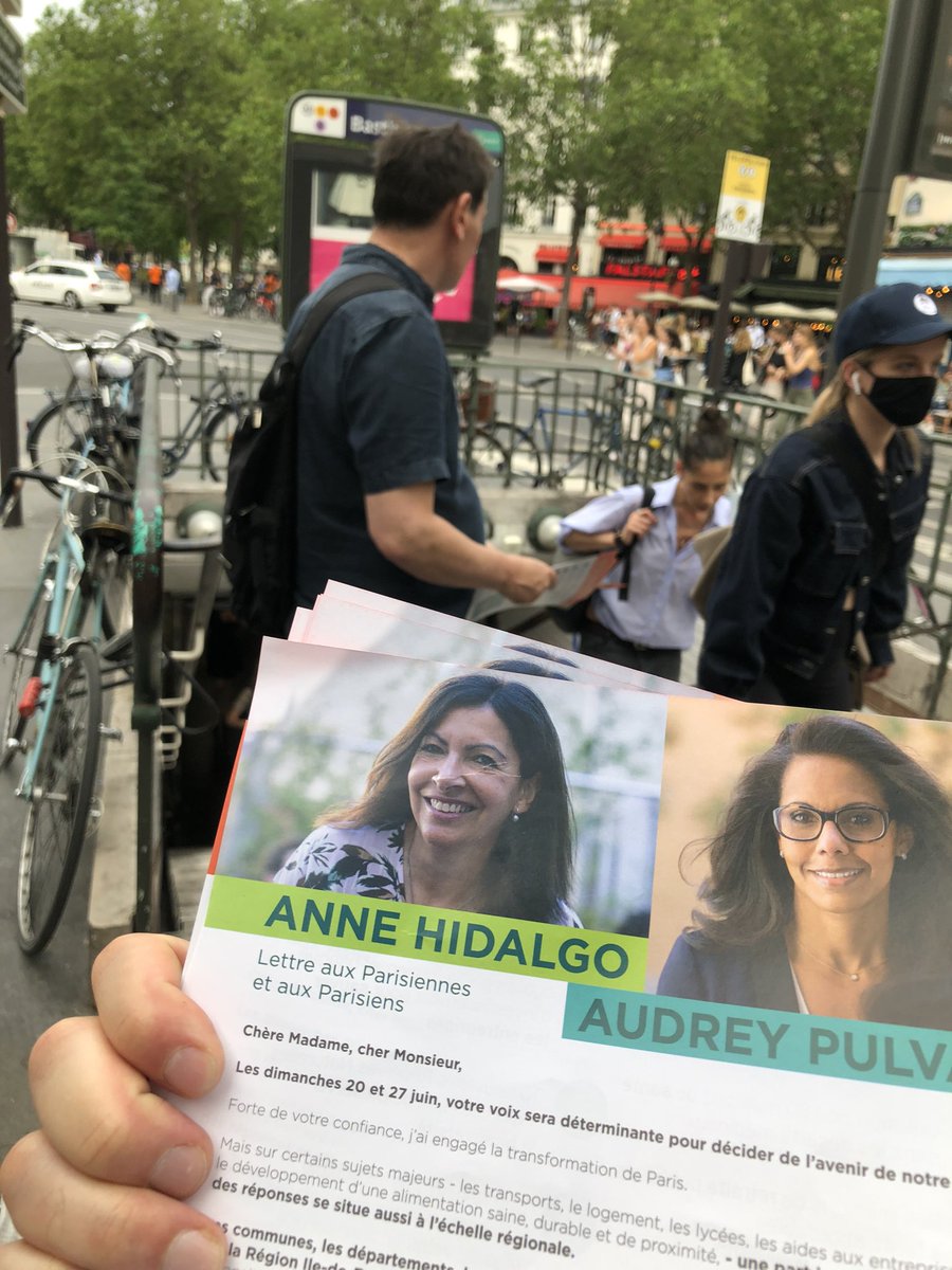 mdesgayets's tweet photo. À #bastille ce soir, pour diffuser notre projet #IDFenCommun et appeler à voter @AudreyPulvar ✊! 

Parce que la #precarité de nbreux jeunes #franciliens est inacceptable, nous mobiliserons les moyens de la #regionIDF pour une aide d’urgence et des dispositifs d’accompagnement https://t.co/7vzTLKEq5u