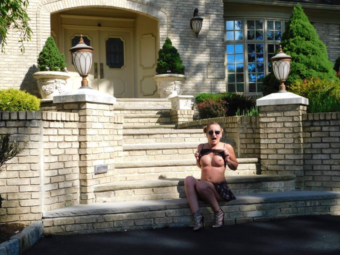 Tony sopranos front porch https://t.co/biFM4iFPBE<a href="/tag/sexxycandyxxx"class="tags"><span>#sexxycandyxxx</span></a>