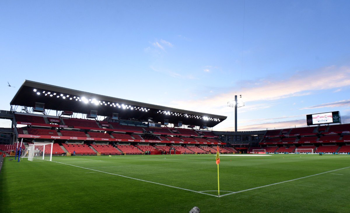 _guillealvarez's tweet photo. 🔴⚪️ ¿Por qué el Granada no anuncia un entrenador?, ¿no es raro que no suene prácticamente ningún jugador?, ¿quiénes son Rentao Yi, Sophia Yang y Qian Mao? Voy a tratar de analizar la situación del club rojiblanco… empezando por mi patinazo con Pacheta. Hilo👇 https://t.co/608EzpKQse