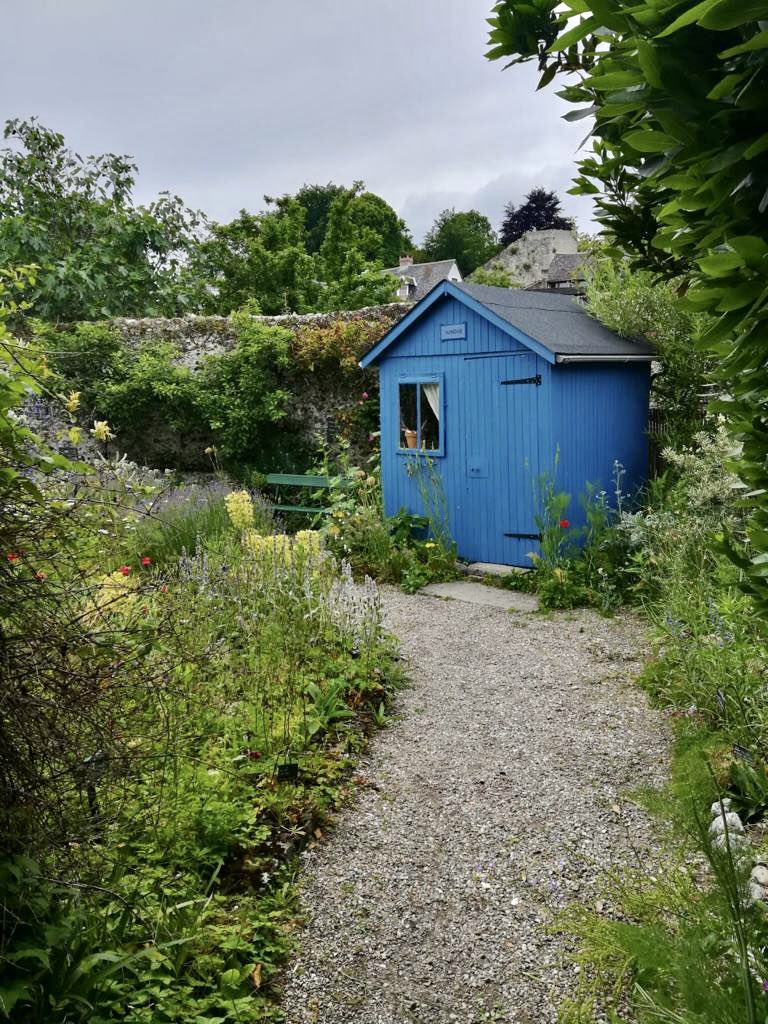 SHaussoulier's tweet photo. Visite ce soir de l’#herbarium de @StValerySomme qui accueille jusqu’au 31 juillet prochain la très belle #exposition de photographies d’Hélène Farge ! N’hésitez pas à aller découvrir ce petit coin de #paradis à deux pas de la #BaiedeSomme. https://t.co/S4eVq1o2Sb